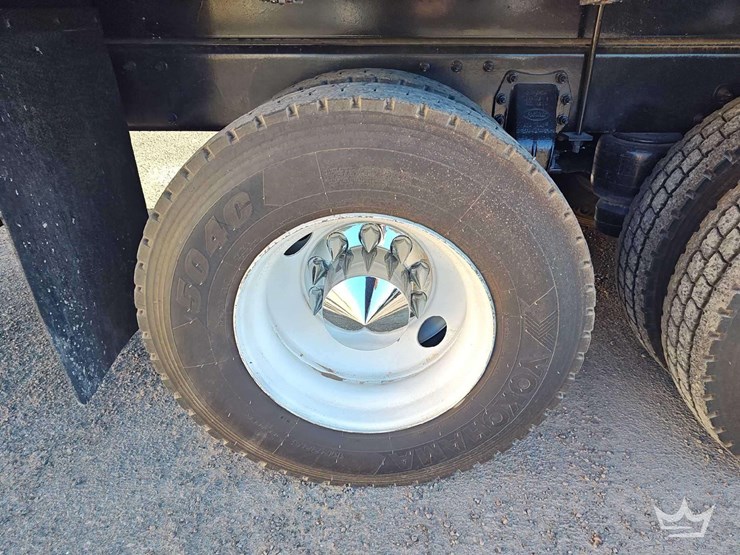 2015-peterbilt-348-image-51