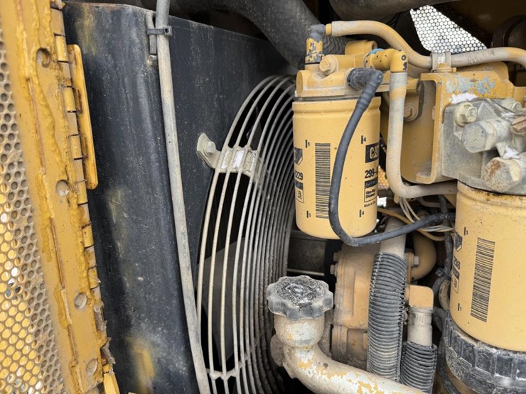 2012-caterpillar-d4k-image-36