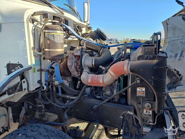 2015-peterbilt-348-image-33