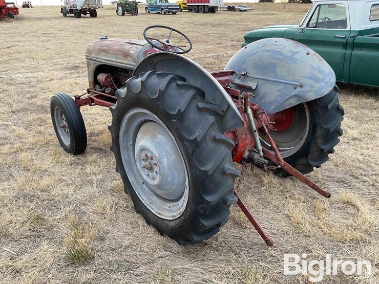 1950-ford-8n-image-7