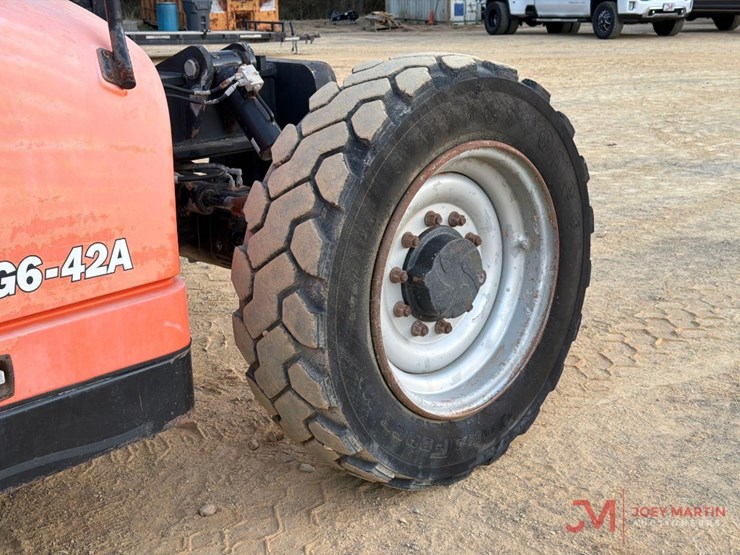 2015-jlg-g6-42a-image-21