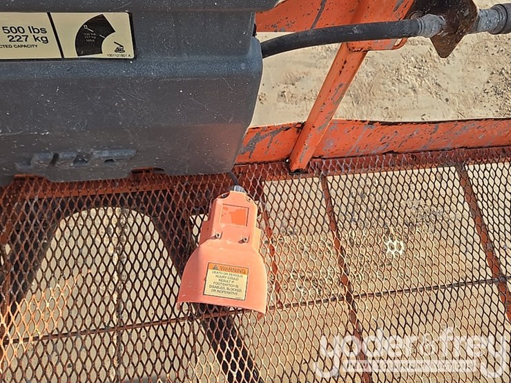2014-jlg-800aj-image-13