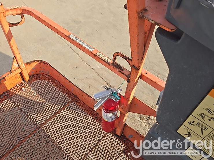 2014-jlg-800aj-image-17