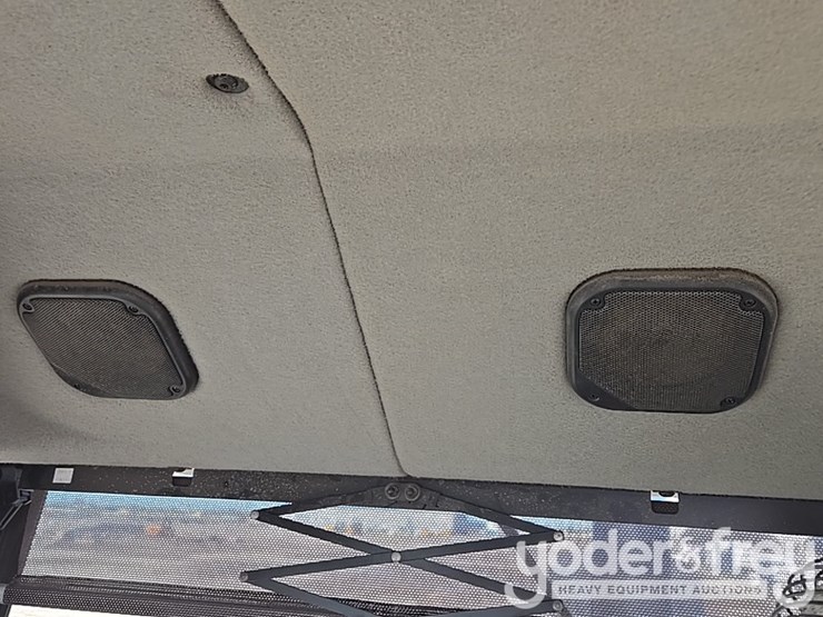 2016-caterpillar-120m2-image-215