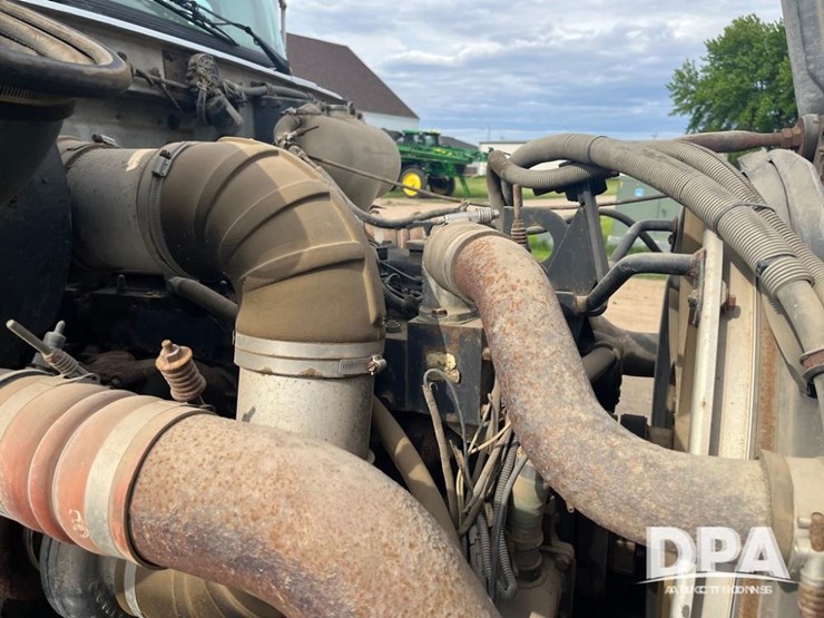 1993-white-gmc-liquid-truck-(dr8592-unit-129952)-image-32