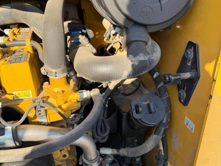 2022-caterpillar-279d3-image-31