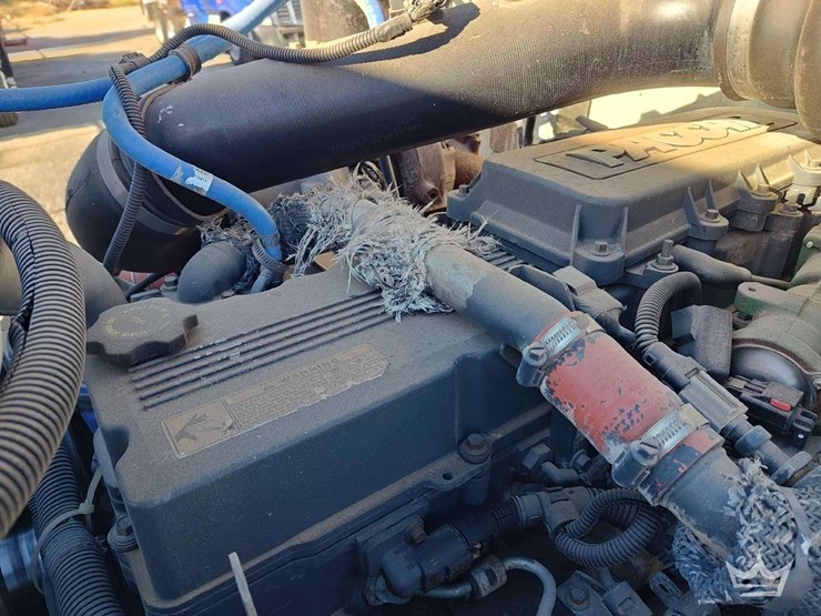 2015-peterbilt-348-image-16