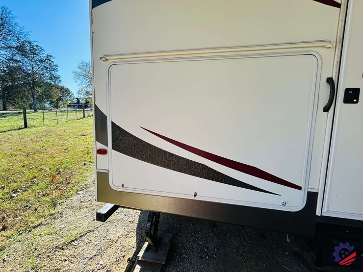 2011-keystone-hornet-platinum-31rbds-t/a-camper-trailer-image-33