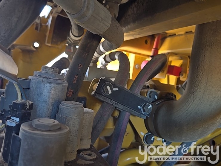 2016-caterpillar-120m2-image-180