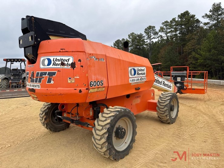 2015-jlg-600s-image-4
