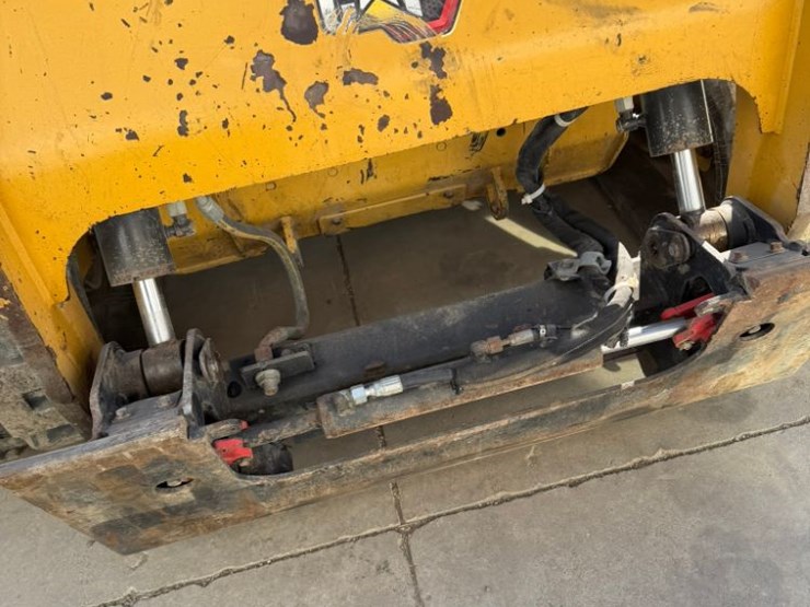 2022-caterpillar-279d3-image-12