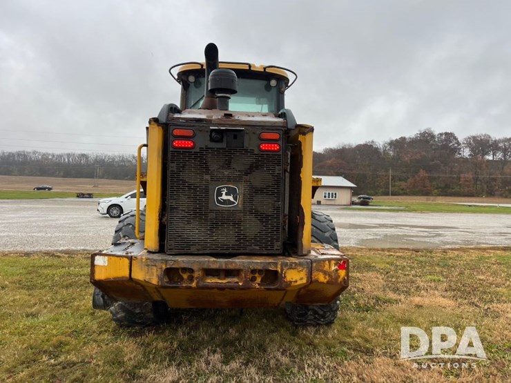 2017-deere-624k-image-11