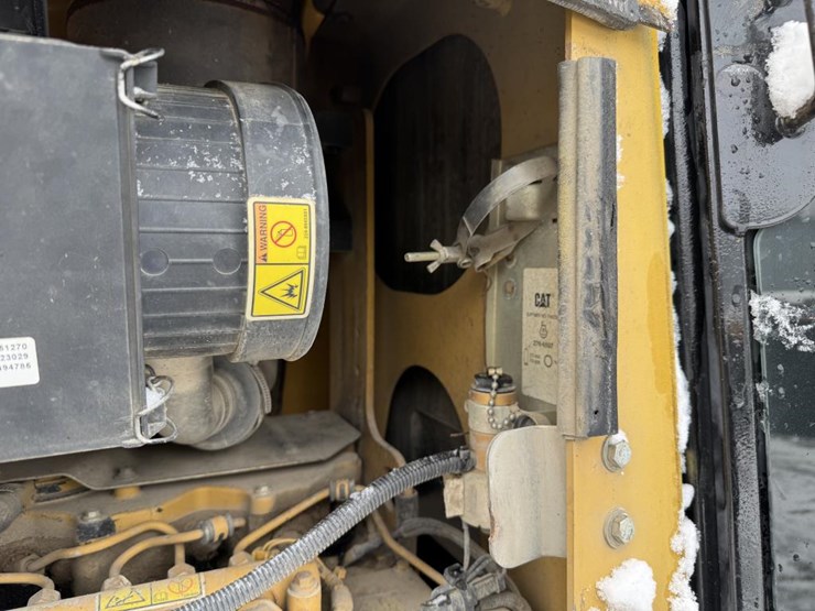 2012-caterpillar-d4k-image-38