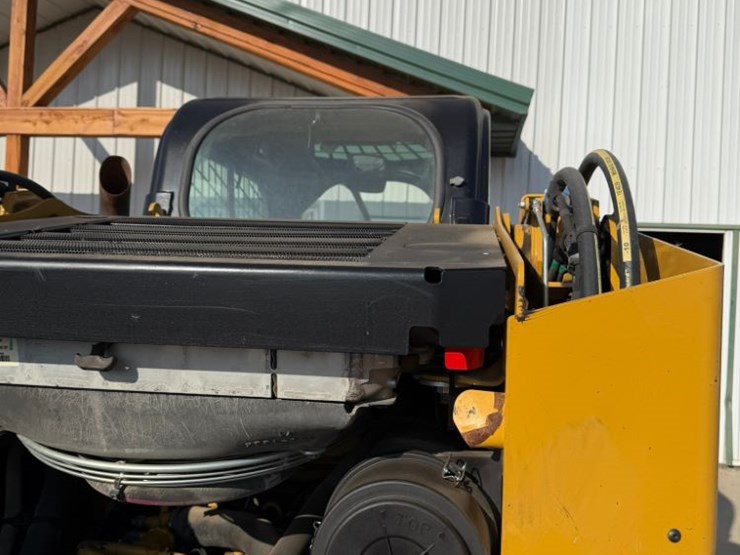 2022-caterpillar-279d3-image-37