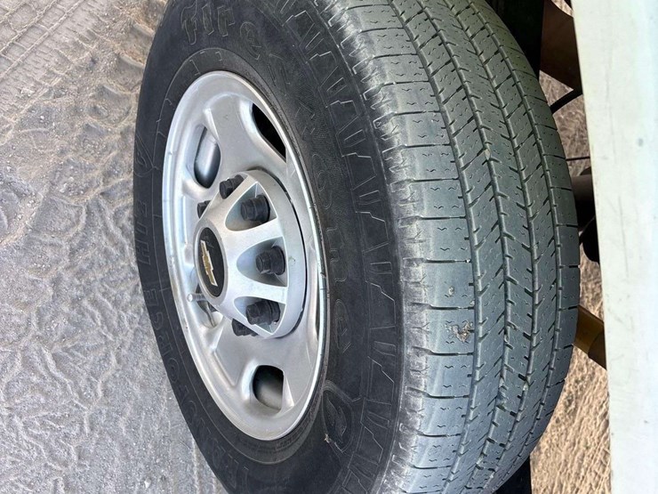 2018-chevrolet-3500-image-22