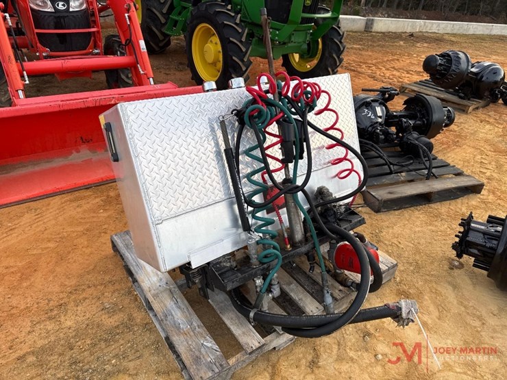 hydraulic-tank,-hoses-and-air-lines-image-1