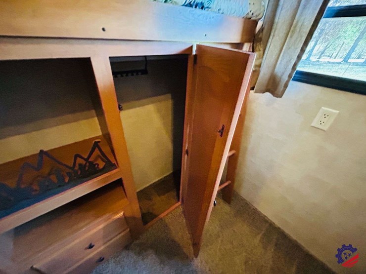 2011-keystone-hornet-platinum-31rbds-t/a-camper-trailer-image-105