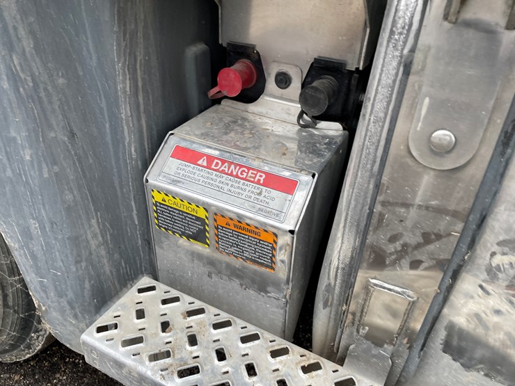 #1059-•-2021-mack-gr104b-quad-axle-dump-truck-(title-in-delay)-image-35