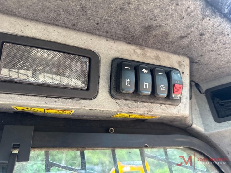 2023-caterpillar-259d3-image-24