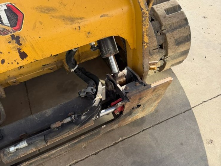 2022-caterpillar-279d3-image-13