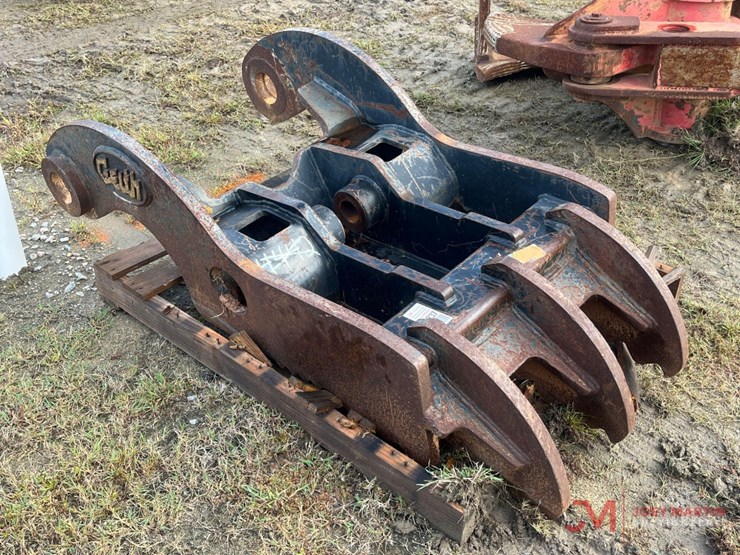 geith-3-finger-excavator-thumb-image-1