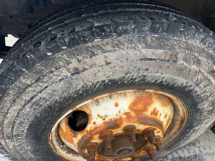 2012-hino-268-image-9