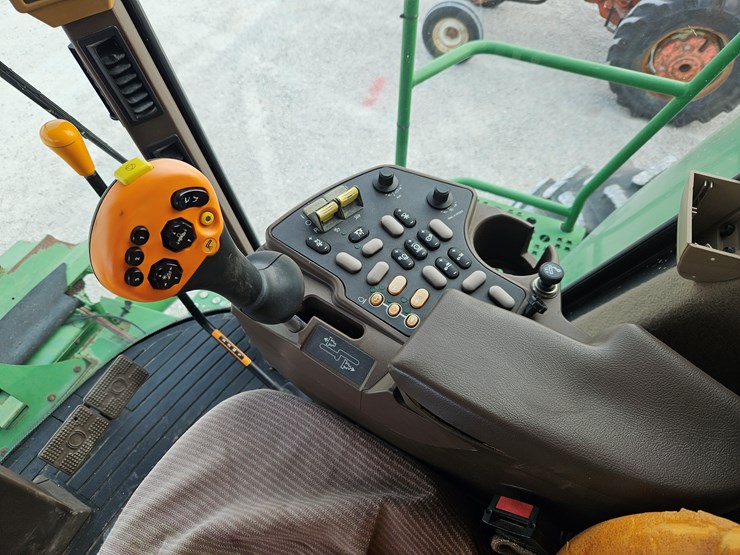 2005-john-deere-9760-sts-image-12