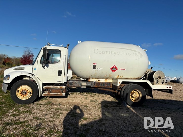 2005-freightliner-business-class-lp-bobtail-truck-(dr12590-unit-6501)-image-3