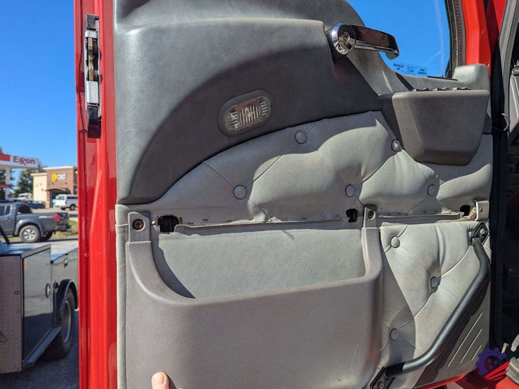 2016-mack-granite-gu713-image-41