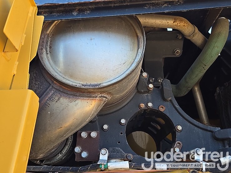 2016-caterpillar-120m2-image-153