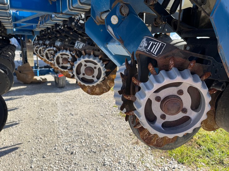 2014-kinze-3600-image-11