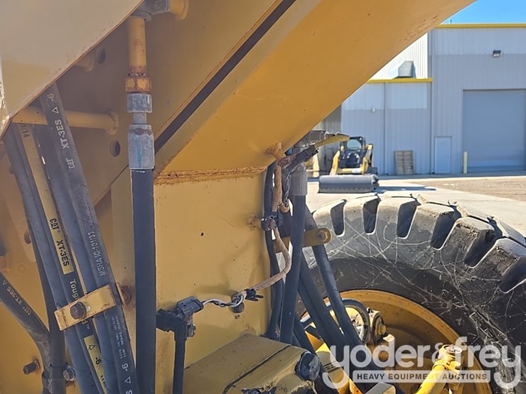 2016-caterpillar-120m2-image-58