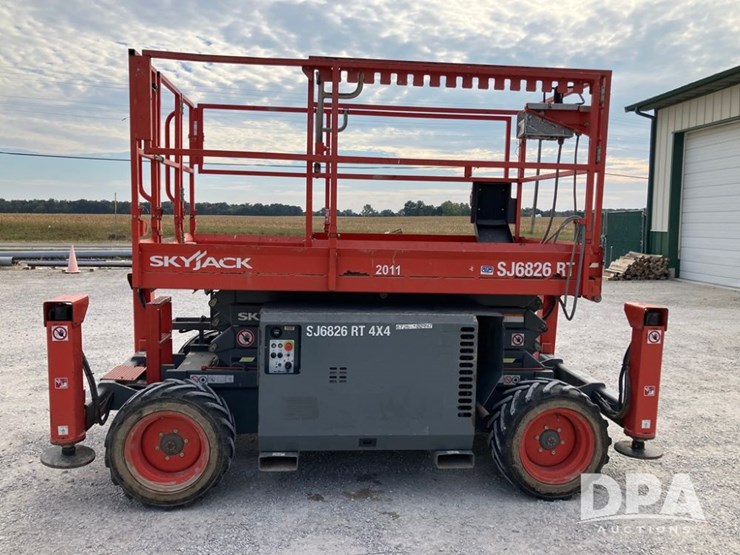 2017-skyjack-sj6826rt-image-3