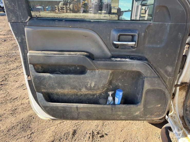 2015-chevrolet-3500hd-image-10