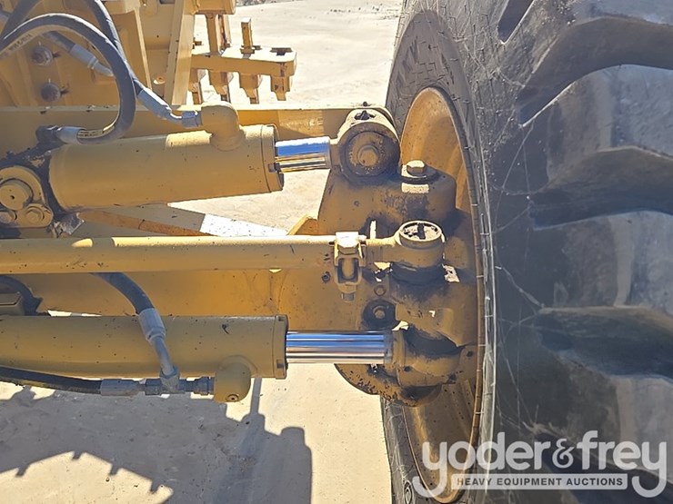 2016-caterpillar-120m2-image-117