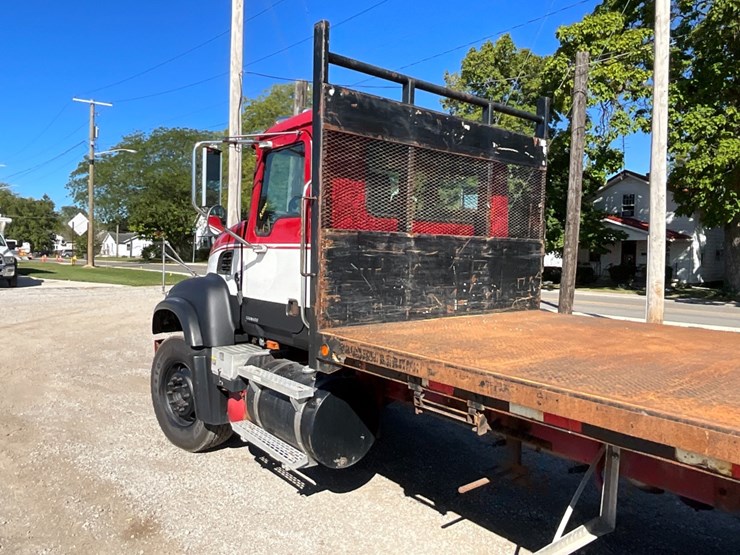 2007-mack-cv713-flatbed-w/-moffett-hookup-image-14