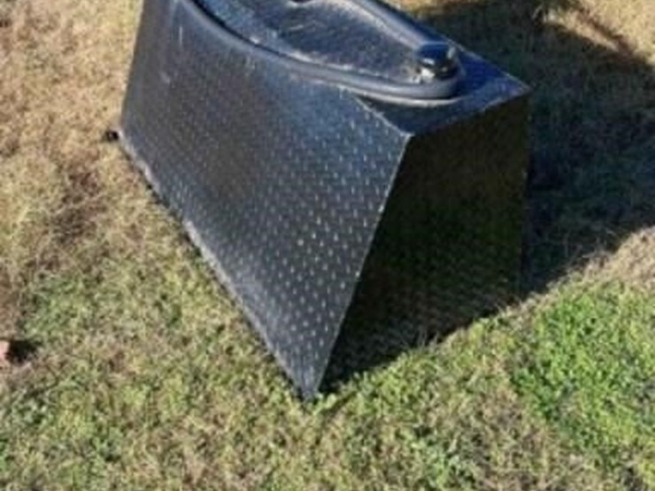 steel-diesel-tank-and-pump-image-2