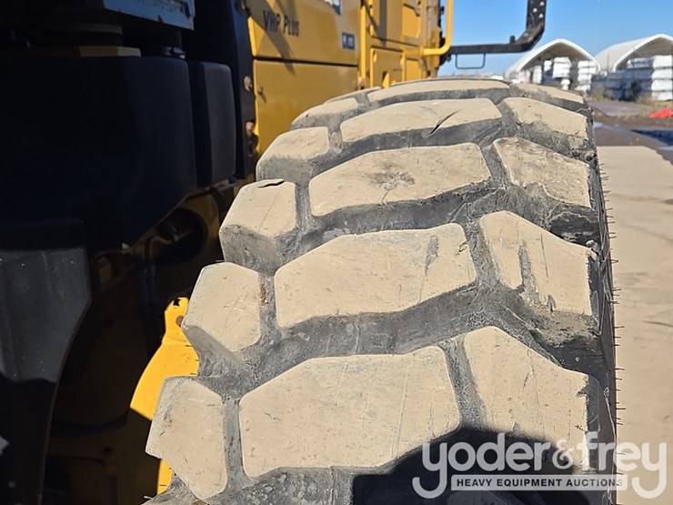 2016-caterpillar-120m2-image-22