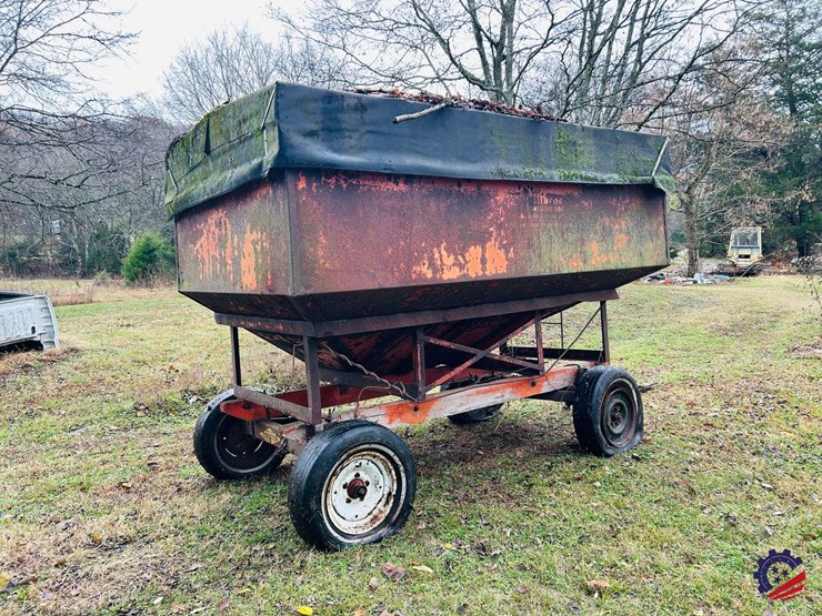 gravity-flow-grain-wagon-on-perfection-running-gear-image-5