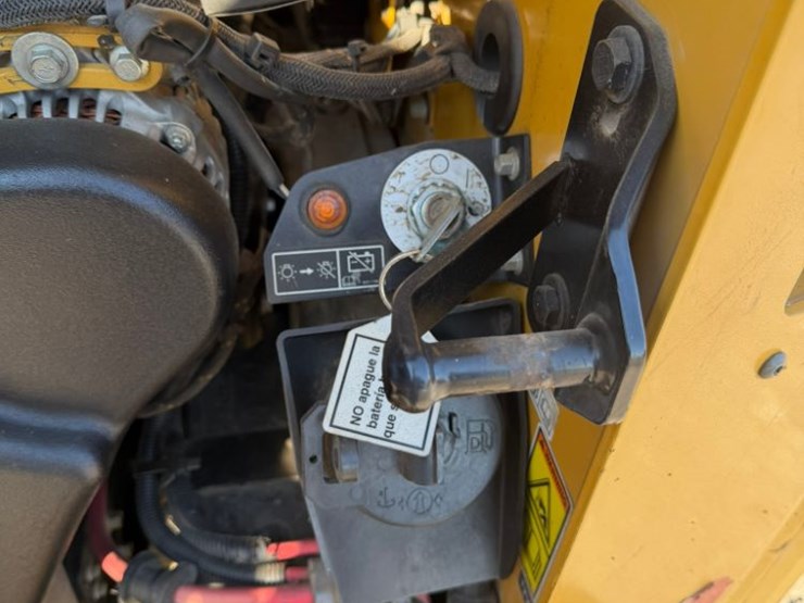 2022-caterpillar-299d3-xe-image-56