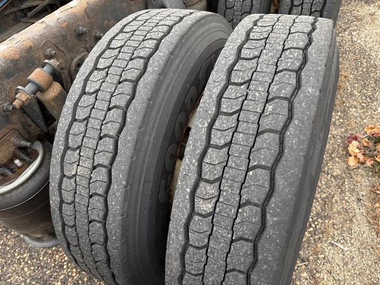 #1481-•-2015-freightliner-cascadia-day-cab-truck-tractor-image-57