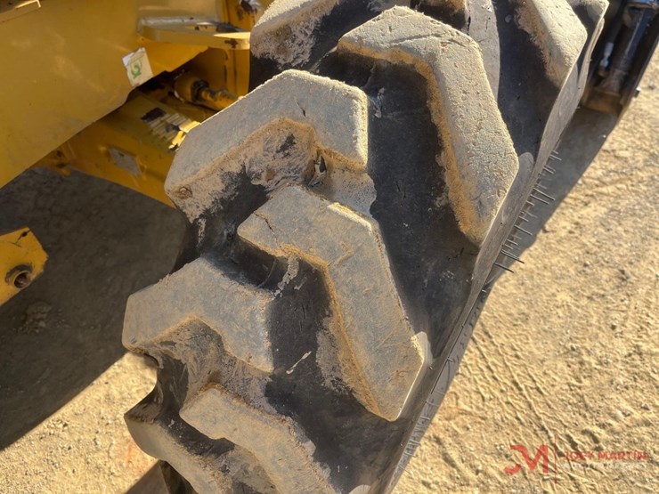 2017-caterpillar-420f-it-image-12