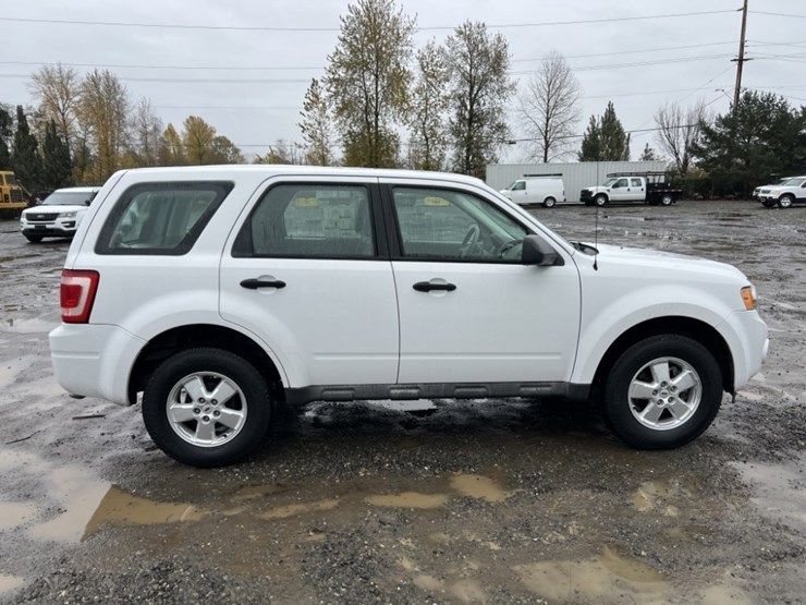 2009-ford-escape-image-3