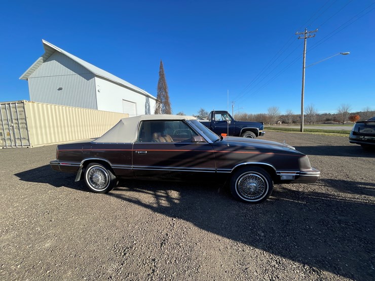 #1075-•-1982-chrysler-lebaron-convertible-(has-wi-title)-image-4