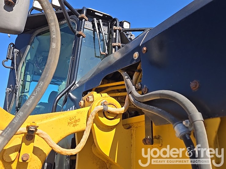 2016-caterpillar-120m2-image-114