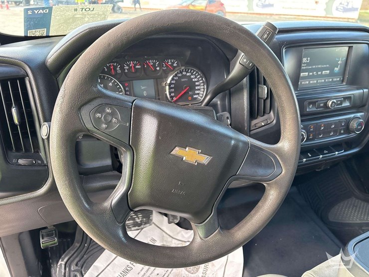 2018-chevrolet-3500-image-13