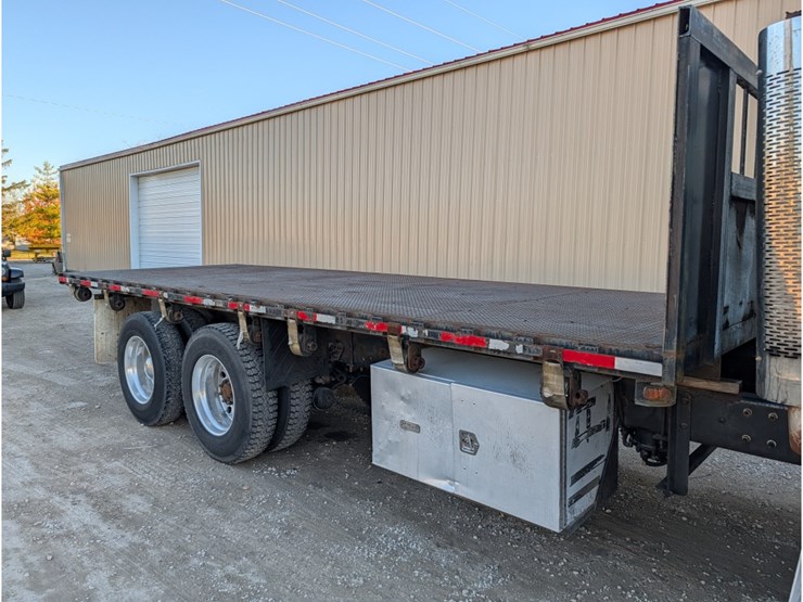 2006-mack-cv713-flatbed-image-5