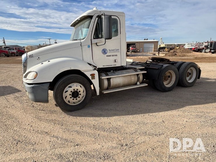 2006-freightliner-day-cab-truck-(gp12099,-unit-802)-image-12