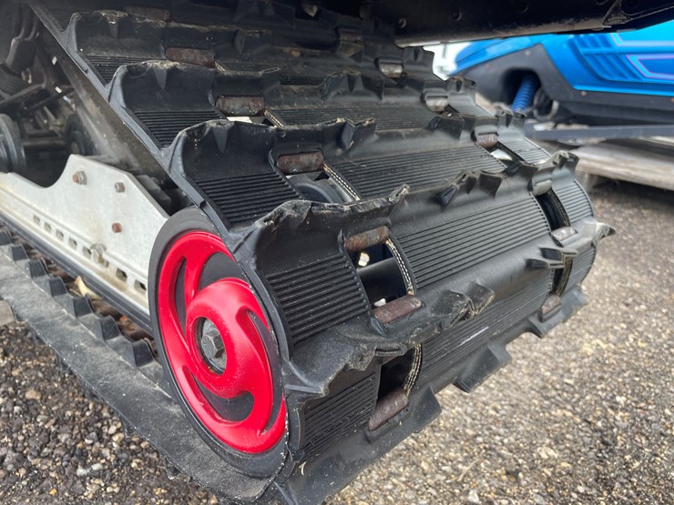 #1091-•-2000-polaris-indy-classic-touring-snowmobile-(has-reg.-card)-image-6