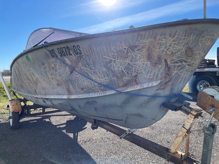 #1097-•-1953-crestliner-v4tl-aluminum-fishing-boat-with-trailer-(no-title)-image-9